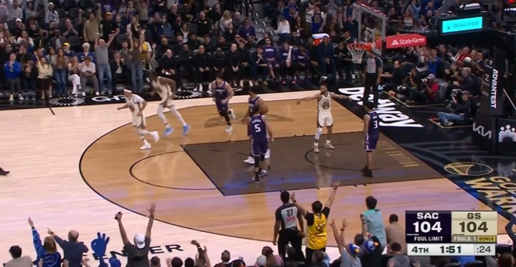 力挽狂澜！库里三分命中扳平比分 随后助波杰姆斯基三分反超